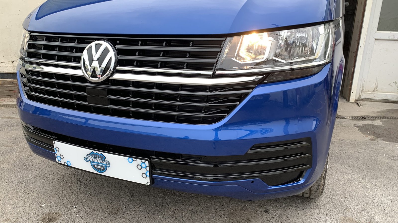Bumper respray on a Volkswagen Transporter T5 T6 - Car body repair