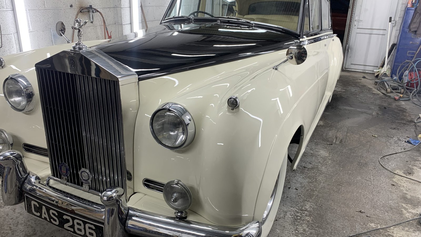 Classic car repair, respray and restoration - Rolls Royce